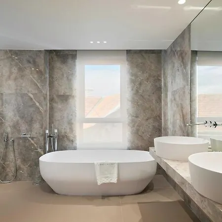 Au Petit Palais Apartment *